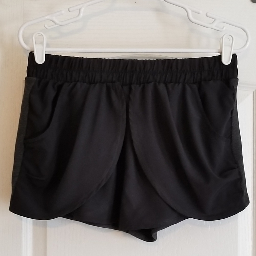 Fabletics Trina Short (NWOT) L